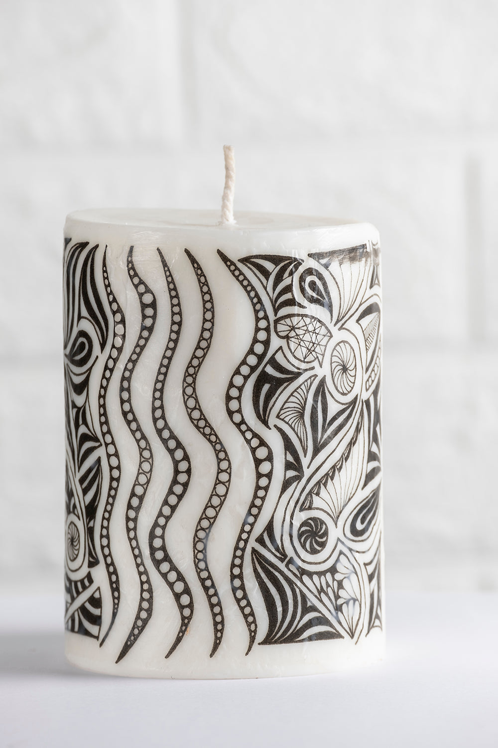 Vela de Pilar cera vegetal de color blanco sin perfume con dibujo